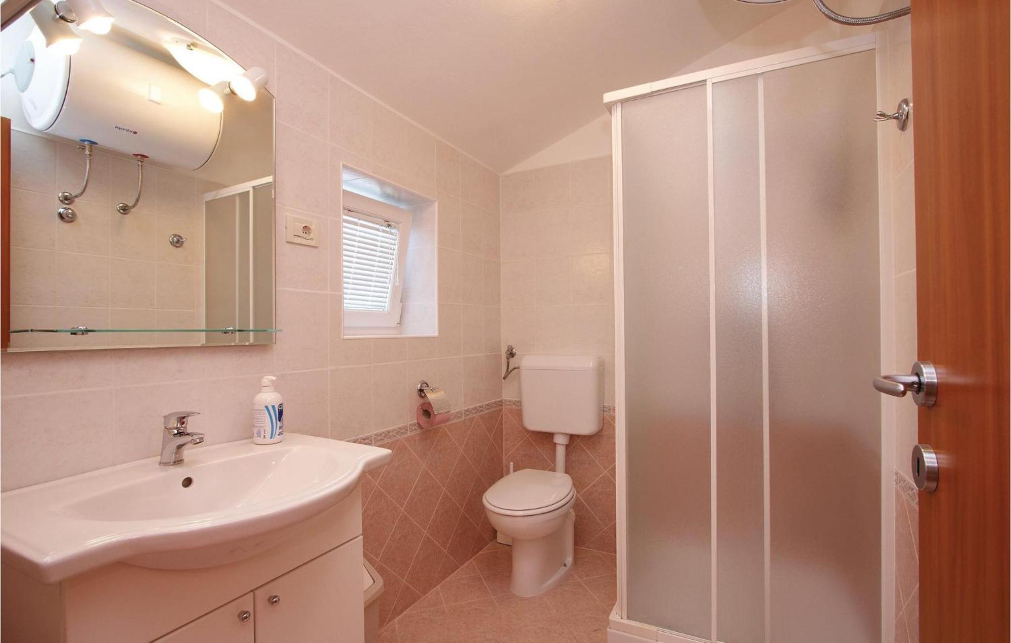 2 Bedroom Awesome Apartment In Пломин Екстериор снимка