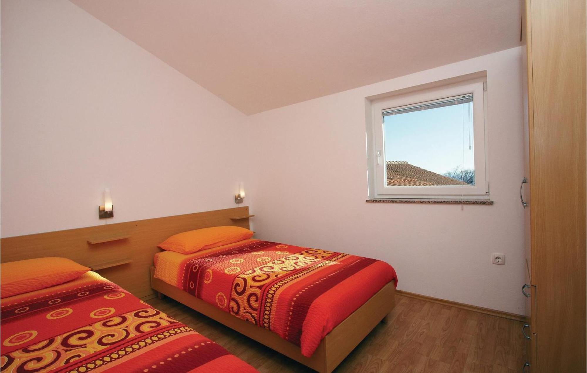 2 Bedroom Awesome Apartment In Пломин Екстериор снимка